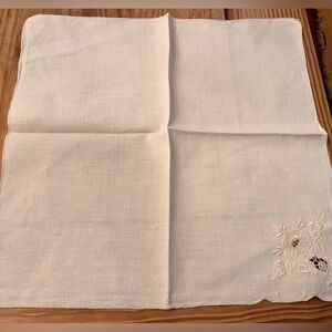 Vintage linen dinner napkins w embroidery - set of 5